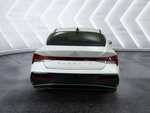 Used 2025 Hyundai Elantra SEL image 5
