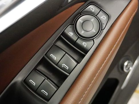 Used 2021 Buick Enclave Avenir w/ Avenir Technology Package image 29