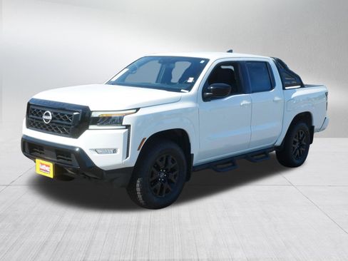Used 2023 Nissan Frontier SV w/ Midnight Edition Package AWD/4WD image 3
