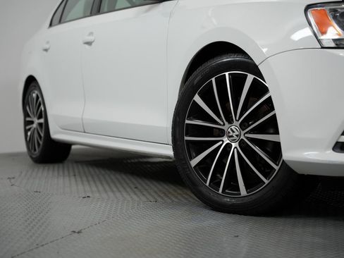 Used 2016 Volkswagen Jetta Sport image 17