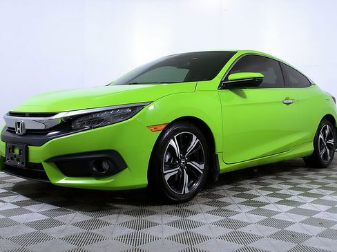 Used 2016 Honda Civic Touring image 2