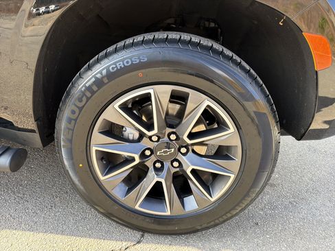 Used 2023 Chevrolet Tahoe Z71 w/ Luxury Package image 13