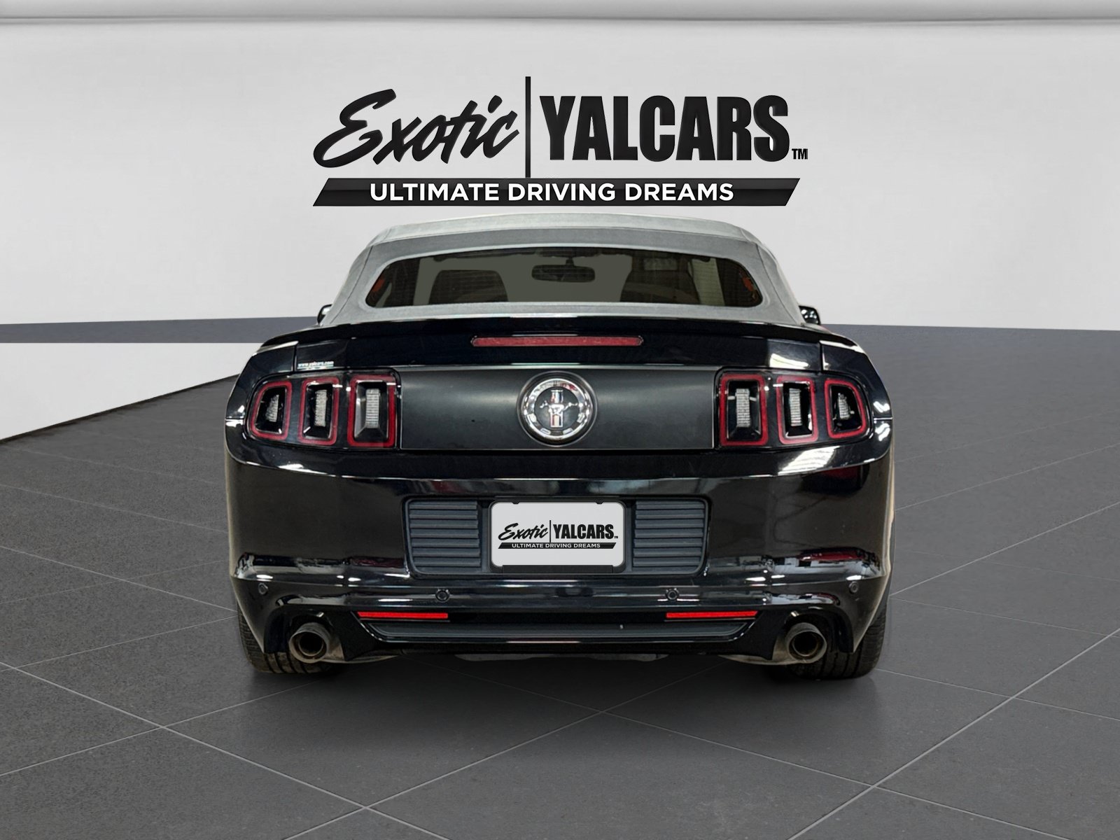 Used 2013 Ford Mustang Premium RWD image 4