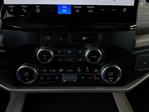 Used 2024 Ford Expedition Limited AWD/4WD image 32