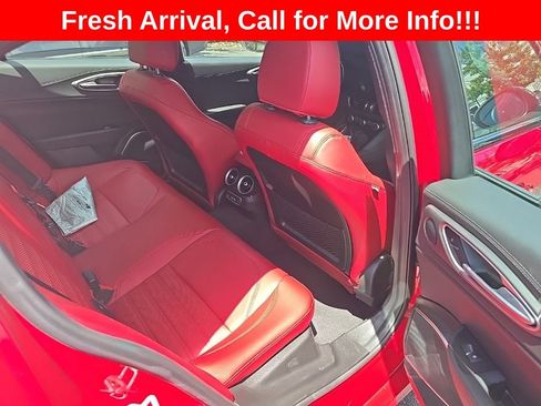 Used 2022 Alfa Romeo Giulia Veloce AWD/4WD image 17
