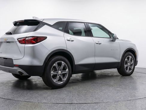 Used 2025 Chevrolet Blazer LT FWD image 9