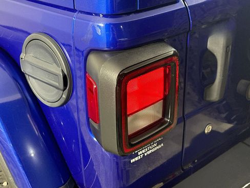 Used 2018 Jeep Wrangler Unlimited Rubicon image 36