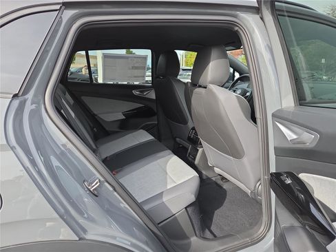 New 2025 Volkswagen ID.4 Pro image 32