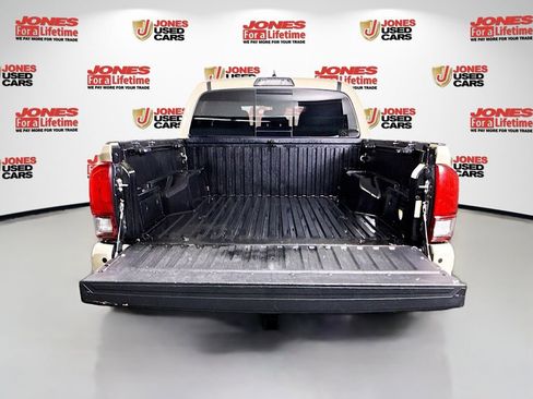Certified 2018 Toyota Tacoma TRD Sport w/ Technology Package AWD/4WD image 28
