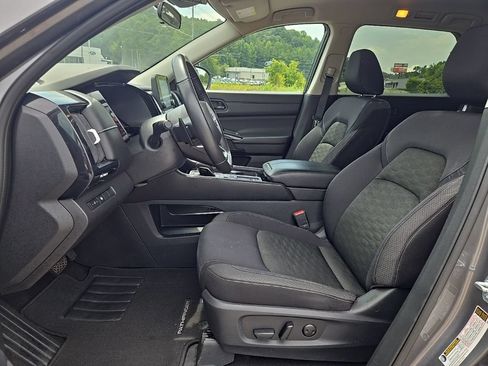 Used 2024 Nissan Pathfinder SV FWD image 15