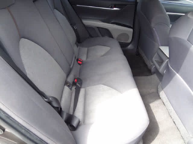 Used 2018 Toyota Camry LE FWD image 10