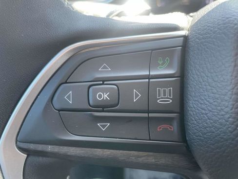 Used 2025 Jeep Grand Cherokee Limited w/ Luxury Tech Group II image 32