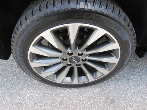 Used 2021 Lincoln Navigator Reserve w/ Luxury Package AWD/4WD image 12