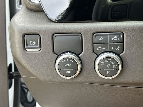 Used 2026 GMC Sierra 1500 SLT RWD image 17
