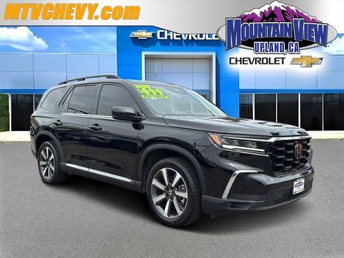 Used 2025 Honda Pilot Touring image 1