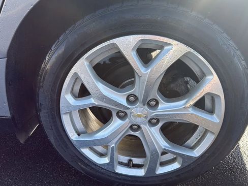 Used 2018 Chevrolet Volt Premier w/ Driver Confidence Package FWD image 6