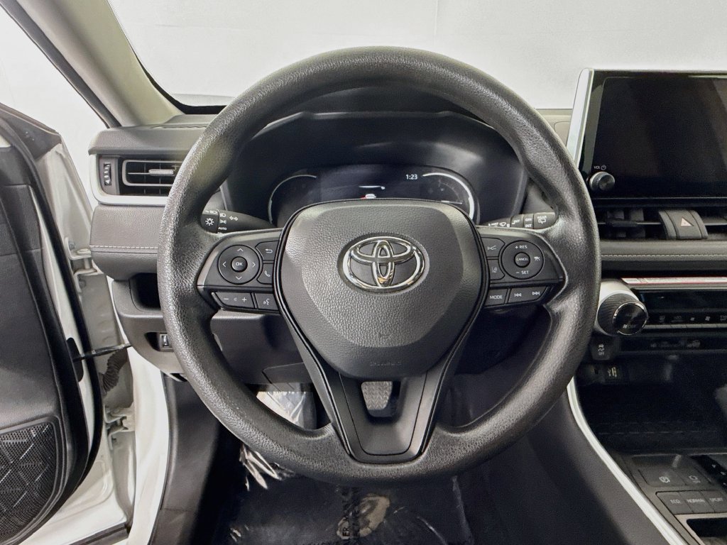 Used 2025 Toyota RAV4 XLE FWD image 12