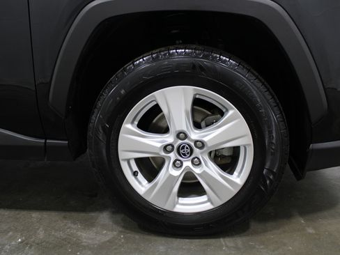 Used 2021 Toyota RAV4 XLE FWD image 5