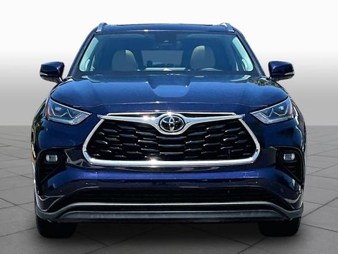 Used 2023 Toyota Highlander Limited FWD image 4