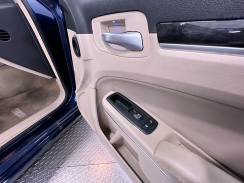 Used 2013 Chrysler 300 RWD image 32