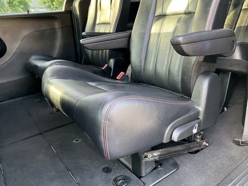 Used 2017 Dodge Grand Caravan GT FWD image 16