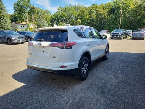 Used 2018 Toyota RAV4 LE image 6