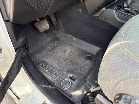 Used 2024 Jeep Wrangler Sport AWD/4WD image 16