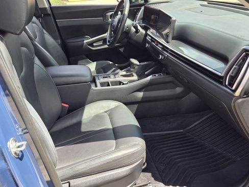 Used 2025 Kia Sorento S image 11