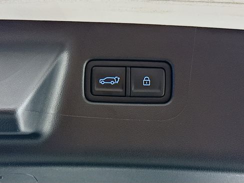 Used 2025 Hyundai Santa Fe Limited image 31