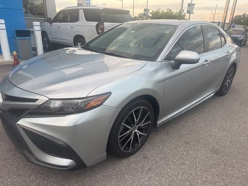 Used 2021 Toyota Camry SE image 6
