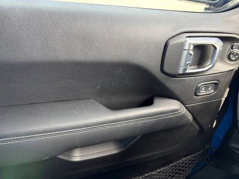 Used 2023 Jeep Wrangler Sahara w/ Cold Weather Group image 14