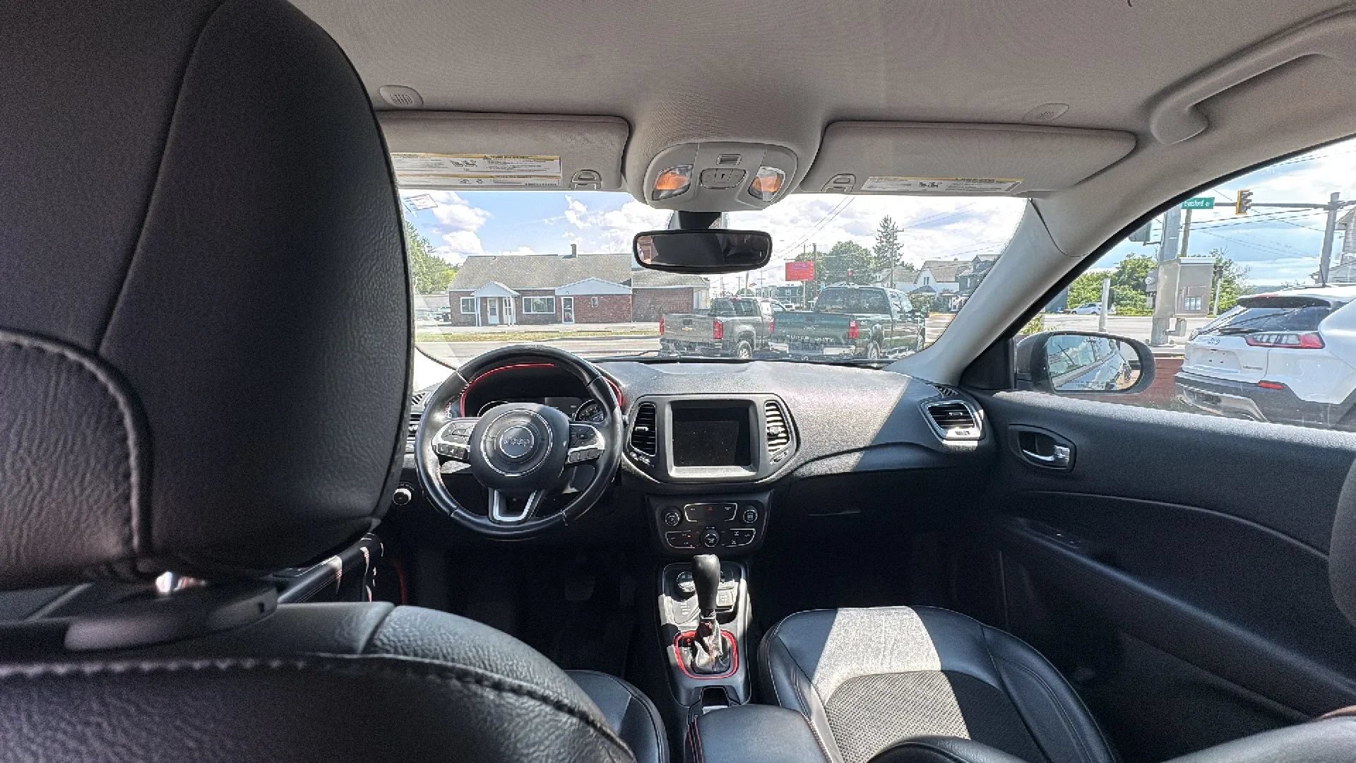 Used 2020 Jeep Compass Trailhawk AWD/4WD image 15