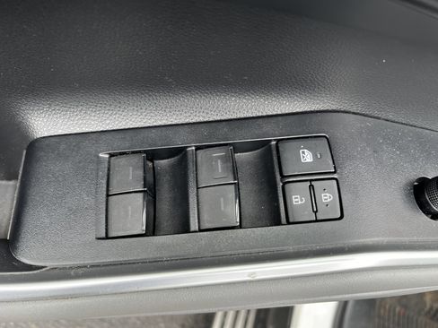 Used 2021 Toyota Highlander XLE AWD/4WD image 14