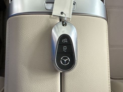 Certified 2026 Mercedes-Benz GLC 300 image 33