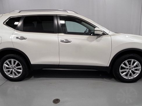 Used 2018 Nissan Rogue SV AWD/4WD image 4