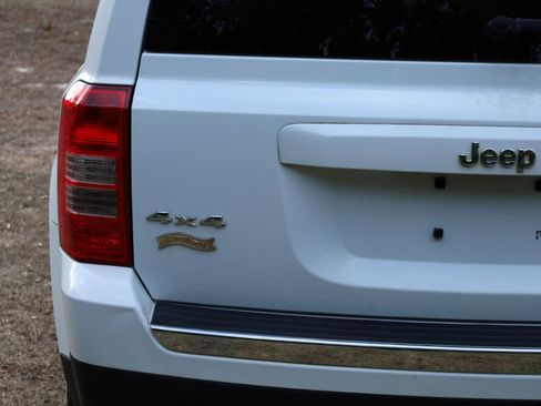 Used 2016 Jeep Patriot High Altitude image 24