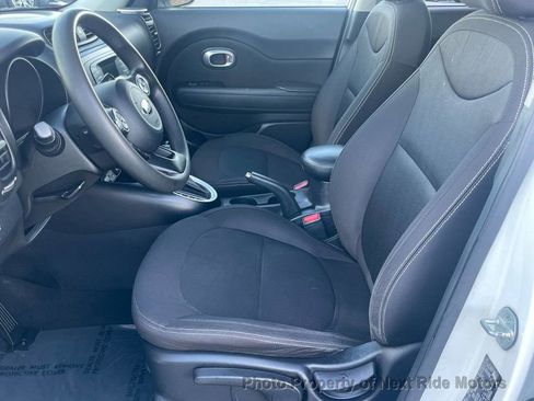 Used 2016 Kia Soul FWD image 16