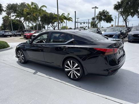 Used 2020 Nissan Altima 2.5 SR FWD image 12