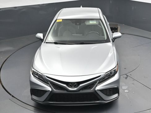 Used 2021 Toyota Camry SE image 30