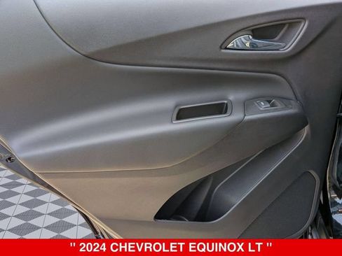 Used 2024 Chevrolet Equinox LT FWD image 28