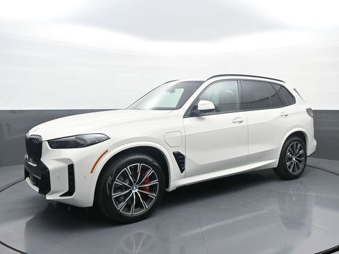 Used 2026 BMW X5 xDrive50e w/ M Sport Package AWD/4WD image 4