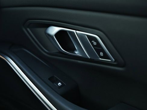 Used 2023 BMW 330i Sedan w/ Driving Assistance Package image 40