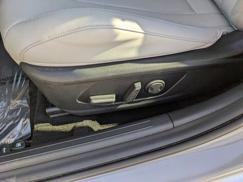 Used 2023 Hyundai Elantra Limited image 17