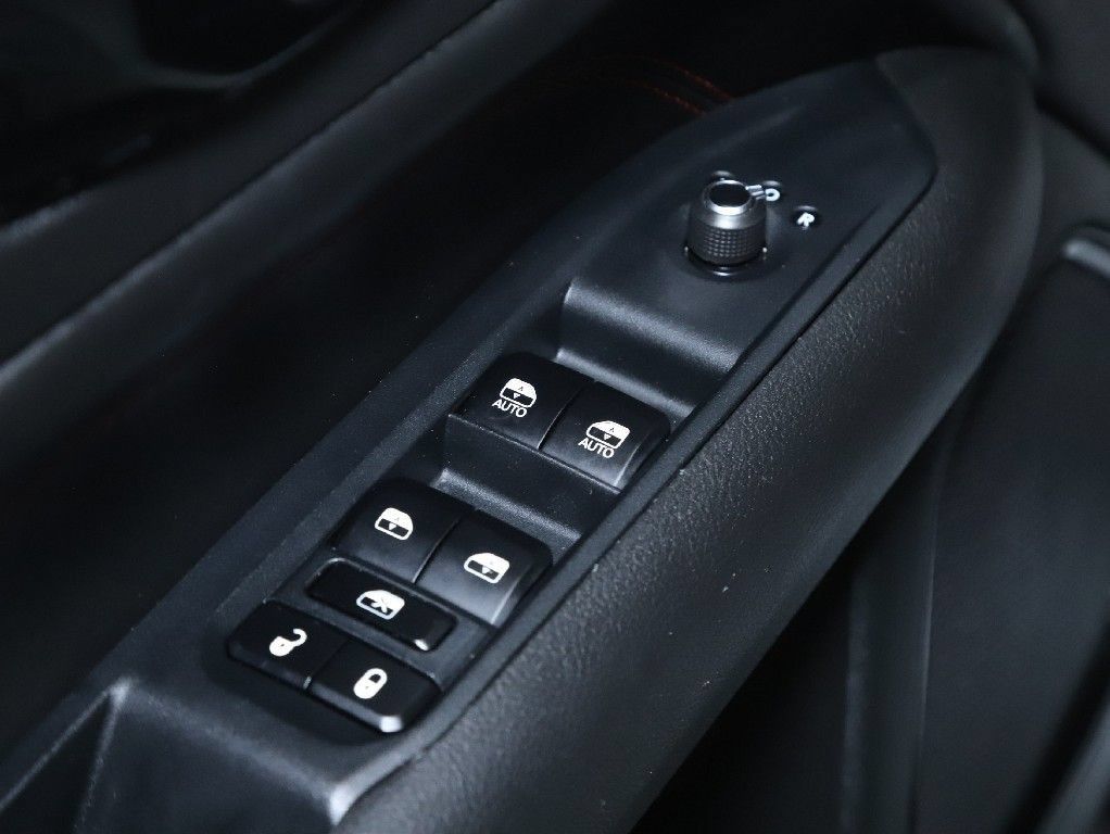 Used 2025 Jeep Compass Trailhawk AWD/4WD image 16