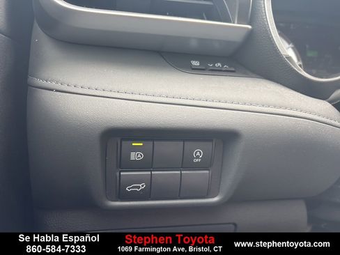 Used 2024 Toyota Highlander XLE image 16