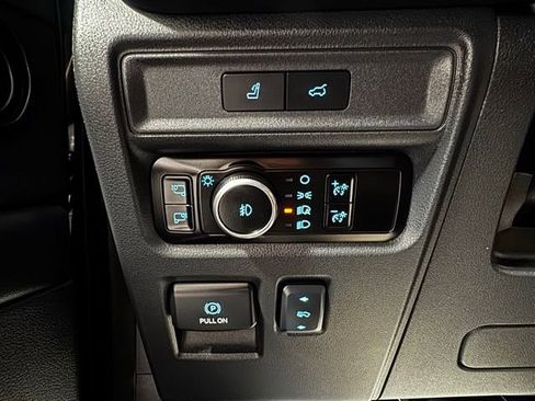 Used 2024 Ford Expedition Platinum image 25