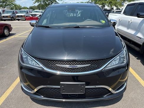 Used 2020 Chrysler Pacifica Limited FWD image 9