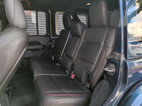 Used 2025 Jeep Wrangler Unlimited Rubicon AWD/4WD image 31