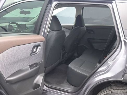 Used 2023 Nissan Rogue S AWD/4WD image 19