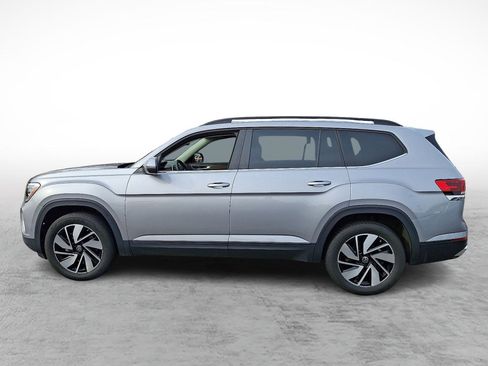 Used 2025 Volkswagen Atlas SE image 2